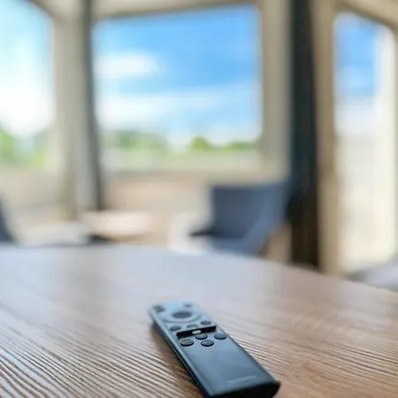 Stadtwald Langzeit-apartment - Kueche - Waschmaschine - S-bahn Direkt Lejlighed *