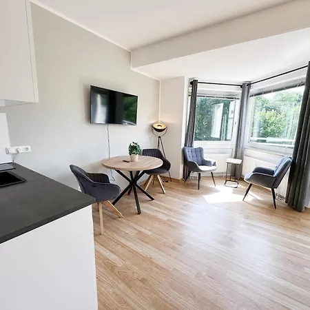 Stadtwald Langzeit-apartment - Kueche - Waschmaschine - S-bahn Direkt Lejlighed *