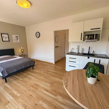 Stadtwald Langzeit-apartment - Kueche - Waschmaschine - S-bahn Direkt Lejlighed *